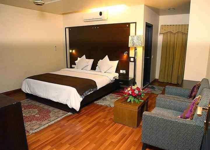 Hira Guest House Karachi Luaran gambar