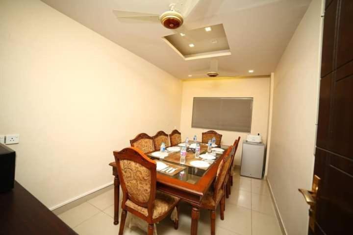 Hira Guest House Karachi Luaran gambar