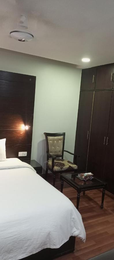 Hira Guest House Karachi Luaran gambar