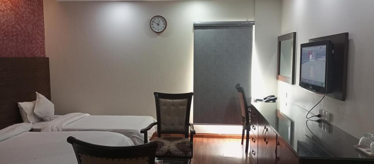 Hira Guest House Karachi Luaran gambar